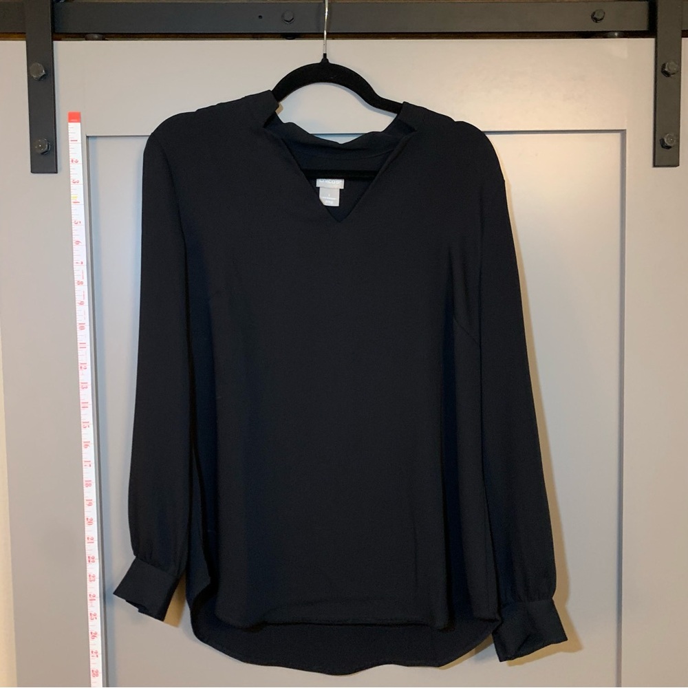 Chico’s Black Split Neck Long Sleeve Textured Tunic Top Size 1 Buttons on Cuffs